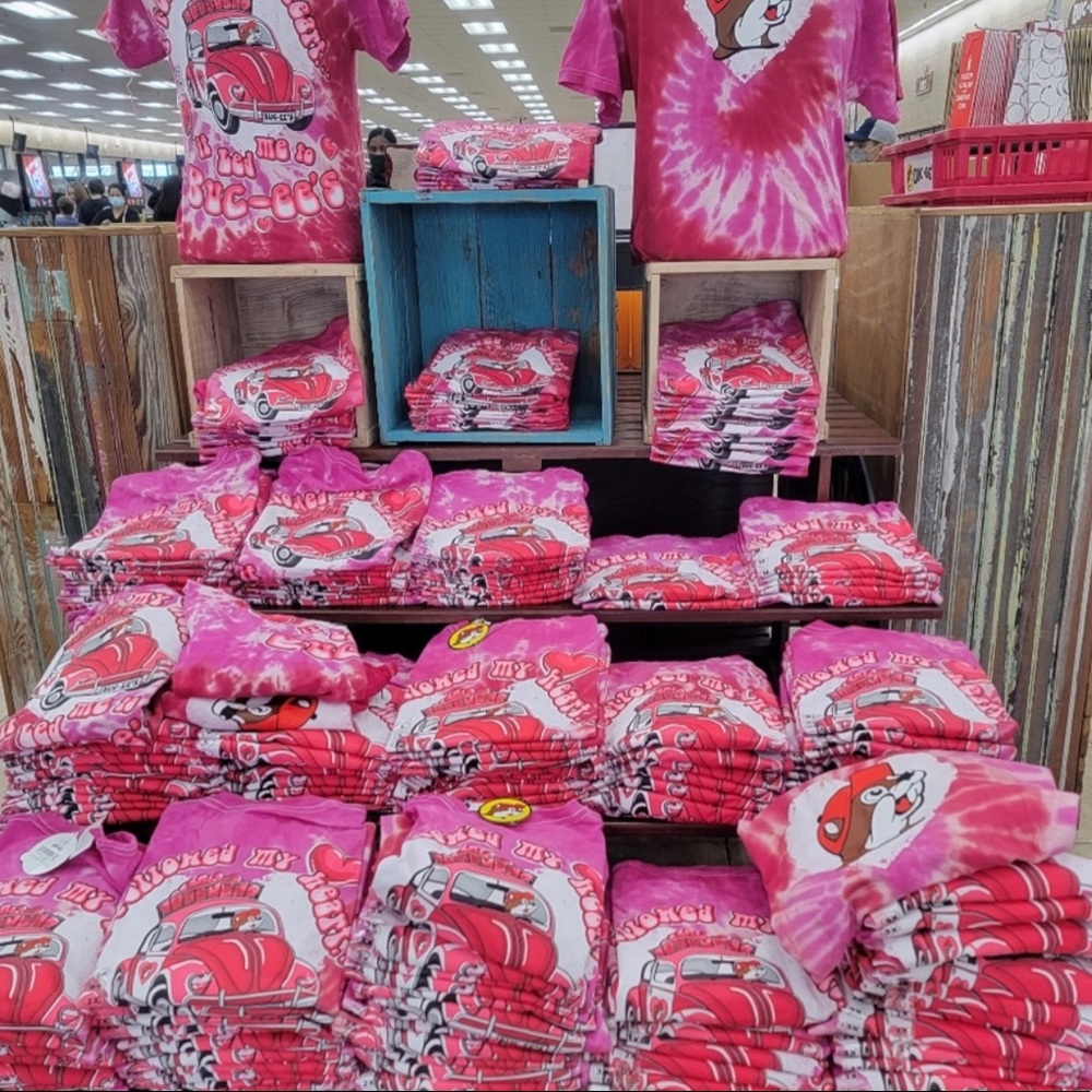 Buc-ee's Valentine's Day shirt